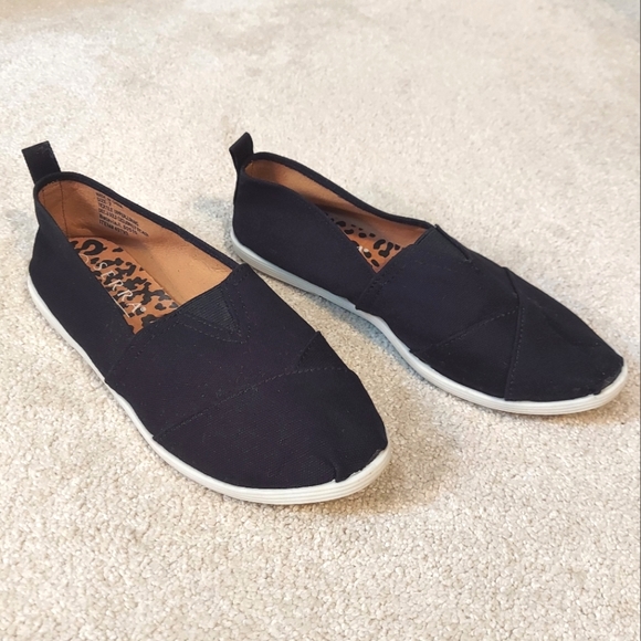 serra slip on shoes